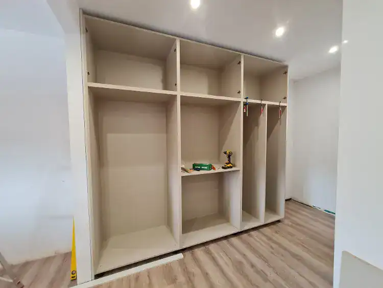 Ensamble: Colas, Tornillos y Sistemas de Unión para Madera y Mueble